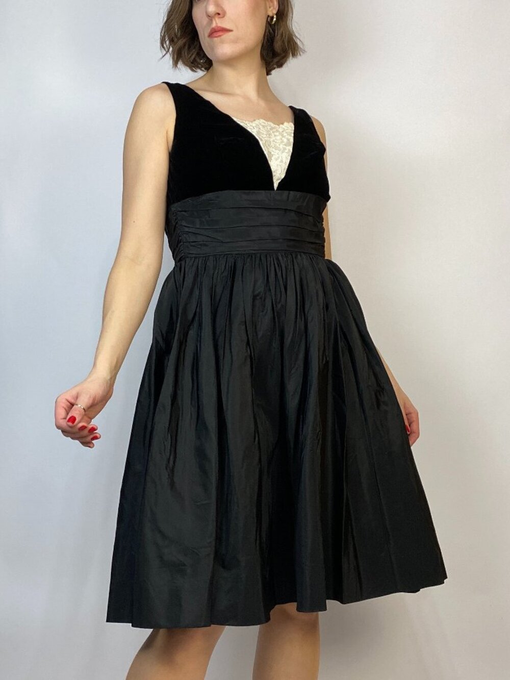 Vintage 1950s VELVET & LACE Cocktail Dress! XS to Small